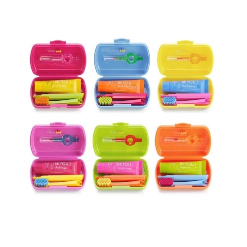 Curaprox Travel Set Πακέτο Στοματικής Υγιεινής Ταξιδίου με Οδοντόκρεμα 10ml, Οδοντόβουρτσα Πτυσσόμενη, Μεσοδόντιο Βουρτσάκι Καθαρισμού & Κουτί Μεταφοράς, 1τεμ.